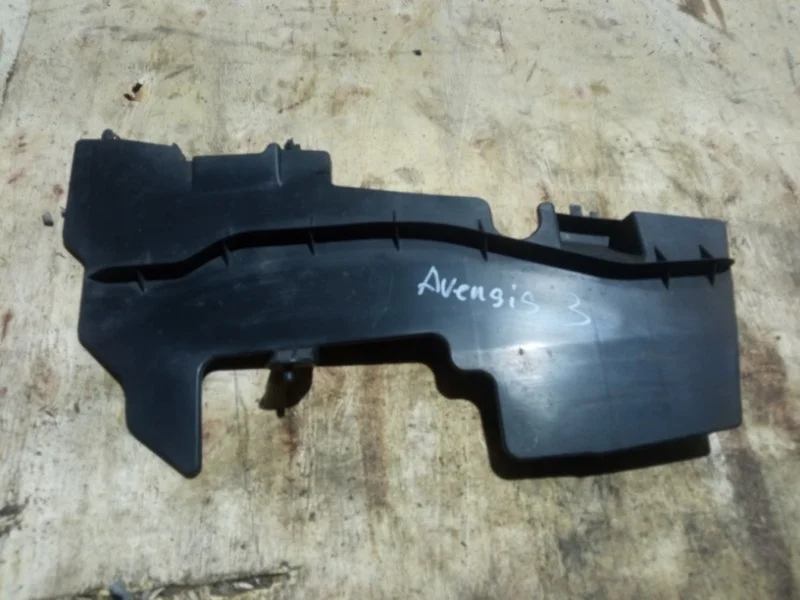 Дефлектор радиатора Toyota Avensis 3 2008-2015 5329305080 T270, правый