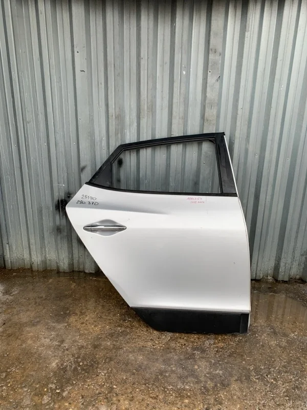 Дверь Hyundai ix35 2009-2015 770042Y000 1ПОКОЛЕНИЯ, задняя правая