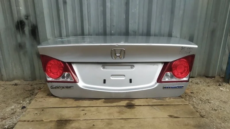 Крышка багажника Honda Civic 8 2009-2011 68500SNBG10ZZ 4D