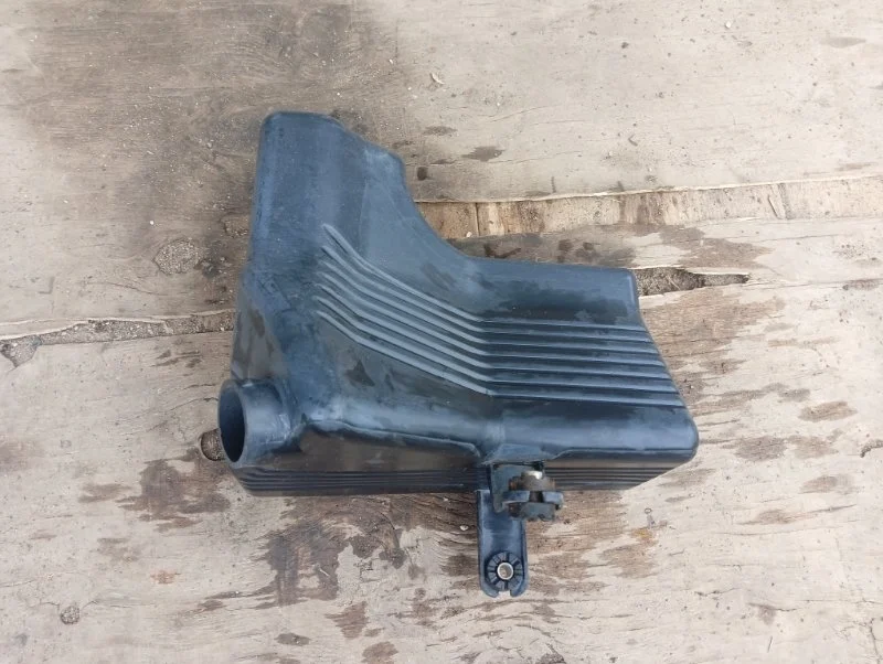 Резонатор воздушного фильтра Suzuki Grand Vitara 2006-2015 1376165J00
