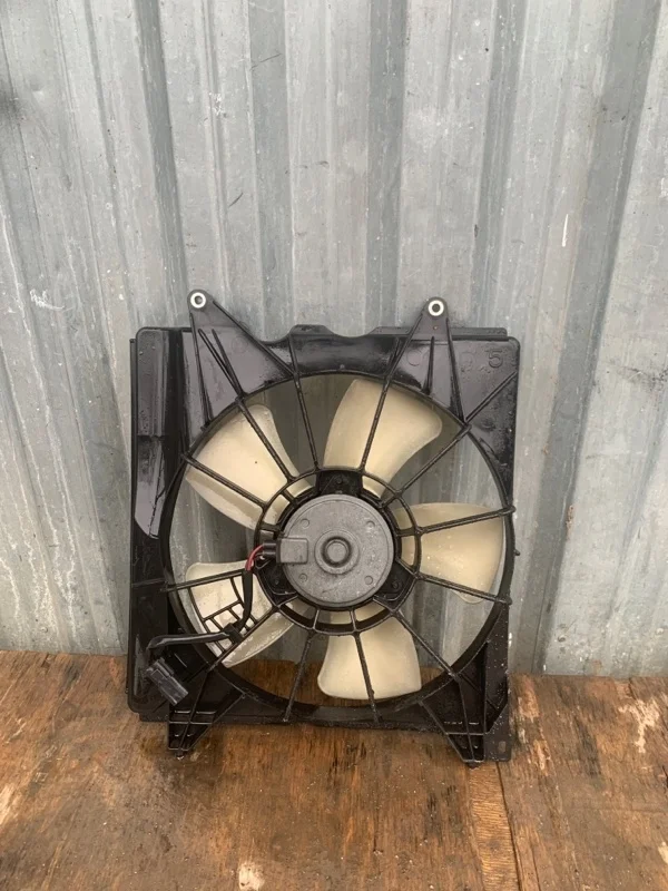 Диффузор вентилятора в сборе Honda Accord 8 2008-2012 19015RL5A01