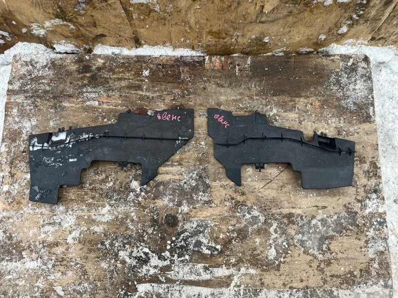 Дефлектор радиатора Toyota Avensis 3 2008-2015 5329305080 T270