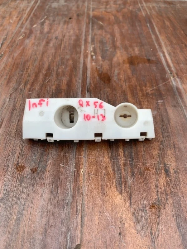 Кронштейн крыла Infiniti QX56 QX80 2010-2024 622211LA0A Z62, передний правый