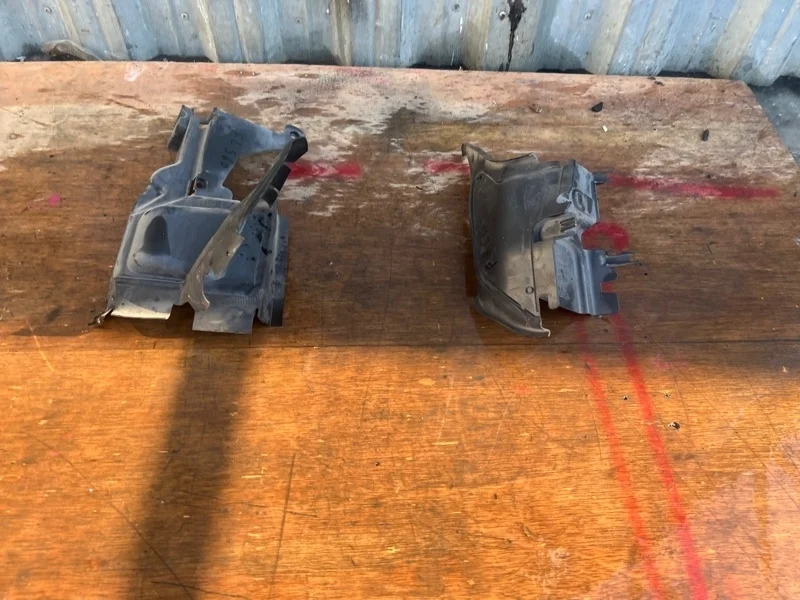 Дефлектор радиатора Volvo S60 2010-2018 31323559, правый