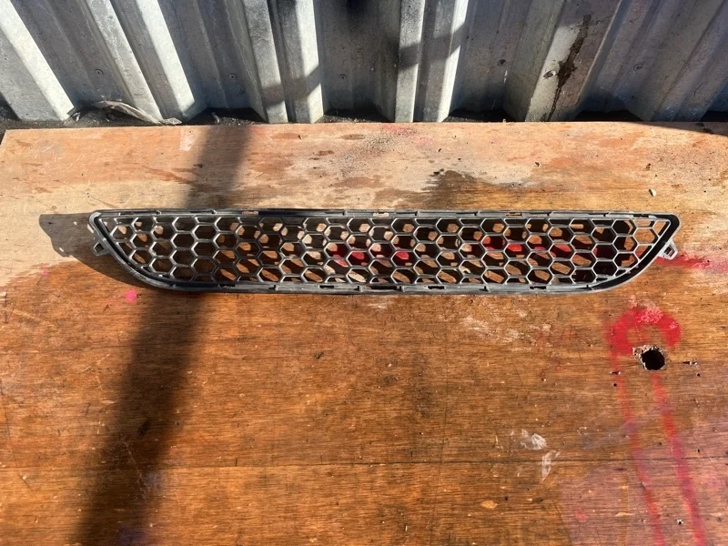 Решетка бампера Volvo S60 2010-2018 30795022, передняя