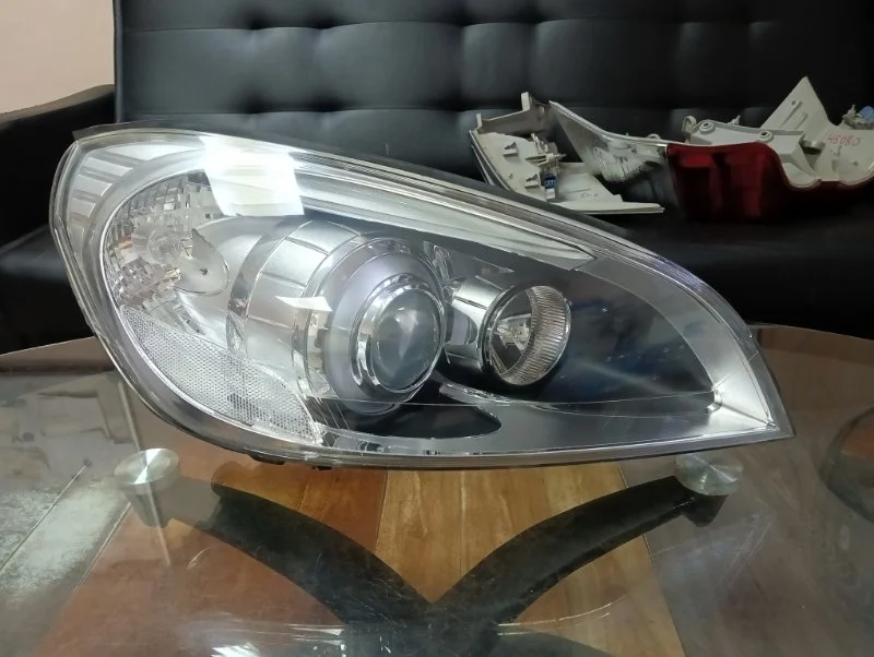 Фара ксенон Volvo S60 2010-2013 31299993, правая