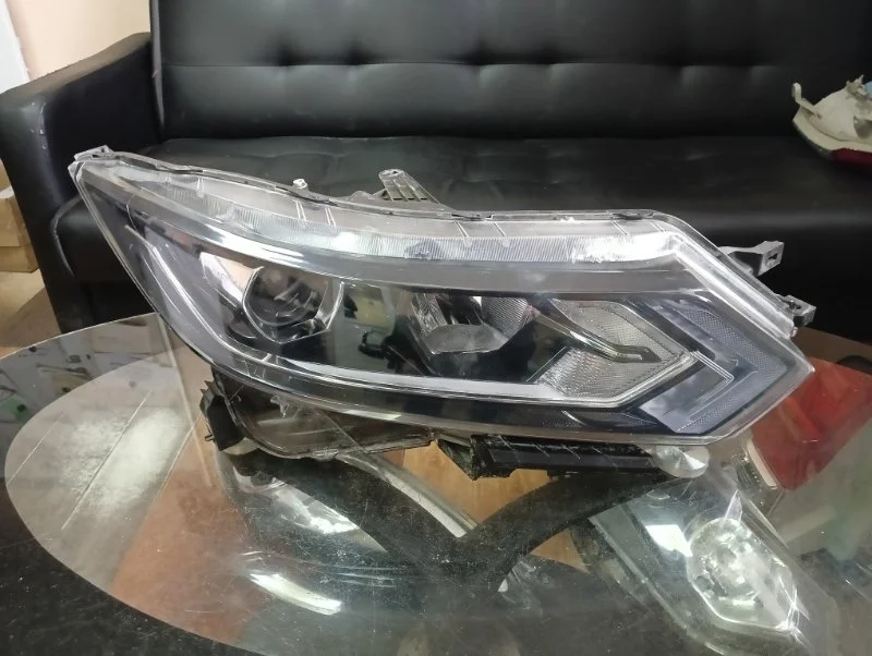 Фара галоген Nissan Qashqai 2018-н.в. 26060HV00B J11, правая
