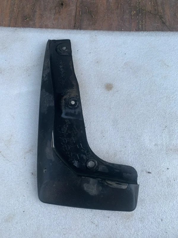 Брызговик Toyota RAV4 2013-2018 7662242110 40, передний левый