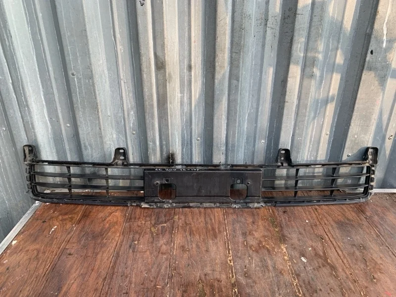 Решетка бампера Toyota Land Cruiser 2012-2015 5311260110 200, передняя