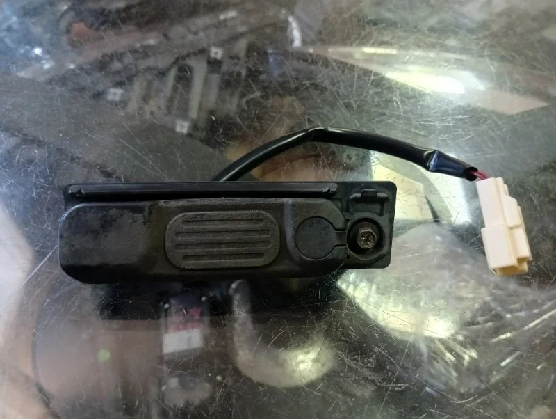 Кнопка открытия багажника Mitsubishi ASX 2010-2020 5810A047