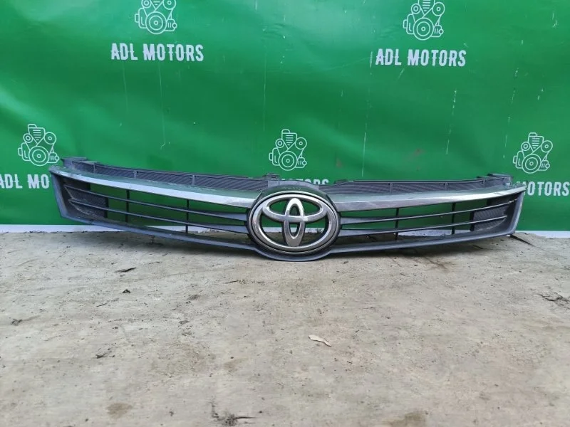 Решетка радиатора Toyota Camry 2014-2017 5310106860 55, передняя