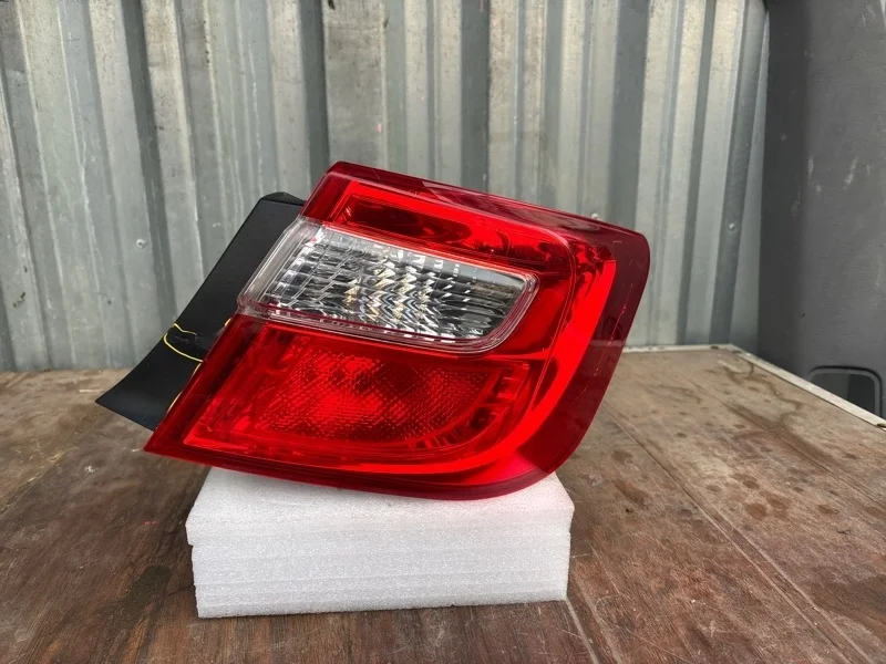 Фонарь Toyota Camry 2011-2014 8156133550 50, правый