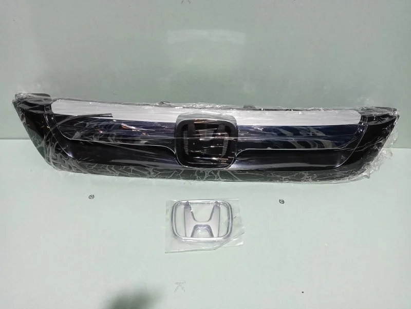 Решетка радиатора Honda CR-V 3 2007-2009 71128SWWG01ZL, передняя