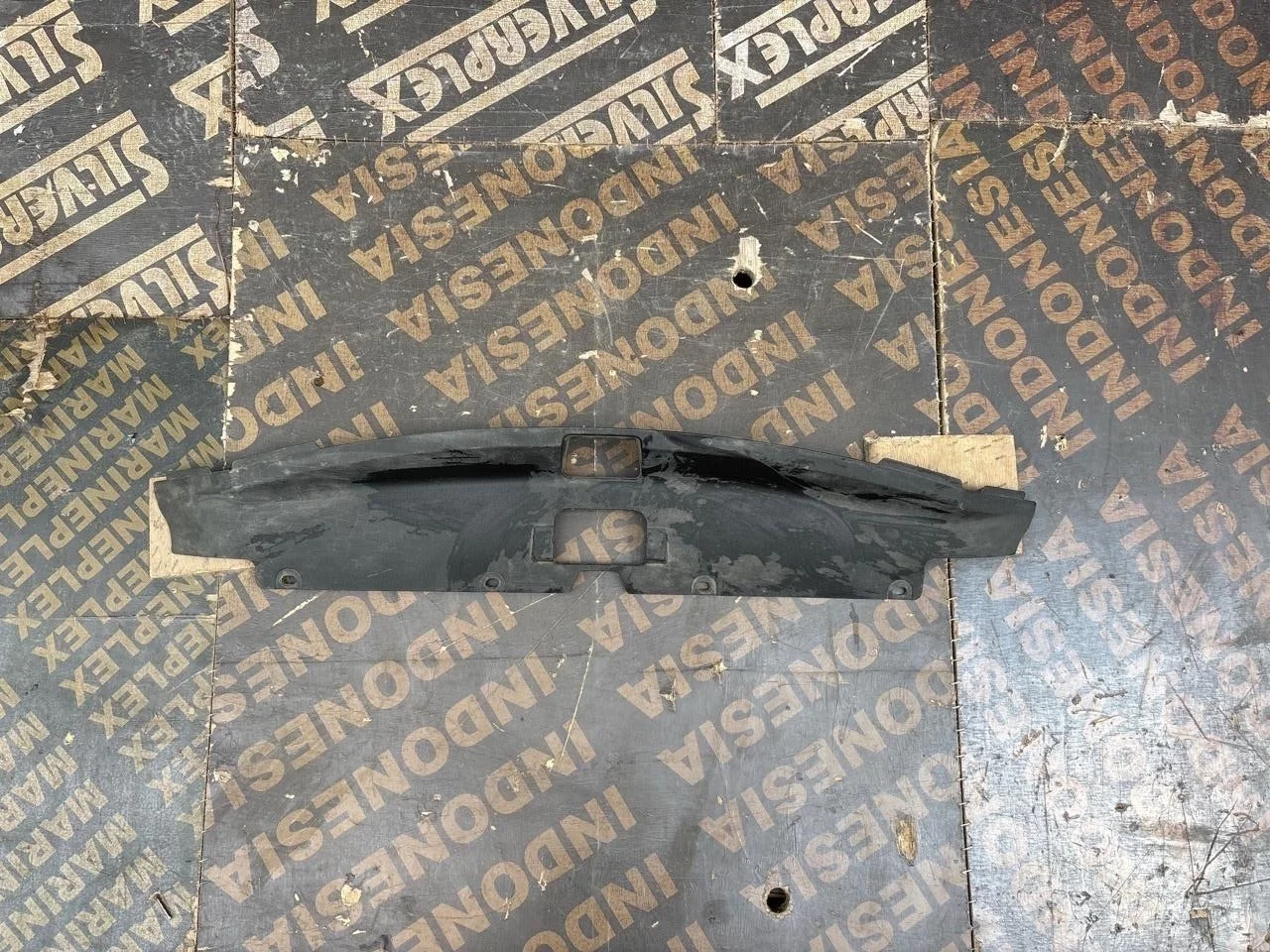 Накладка замка капота Mitsubishi Outlander XL 2009-2012 7450A588