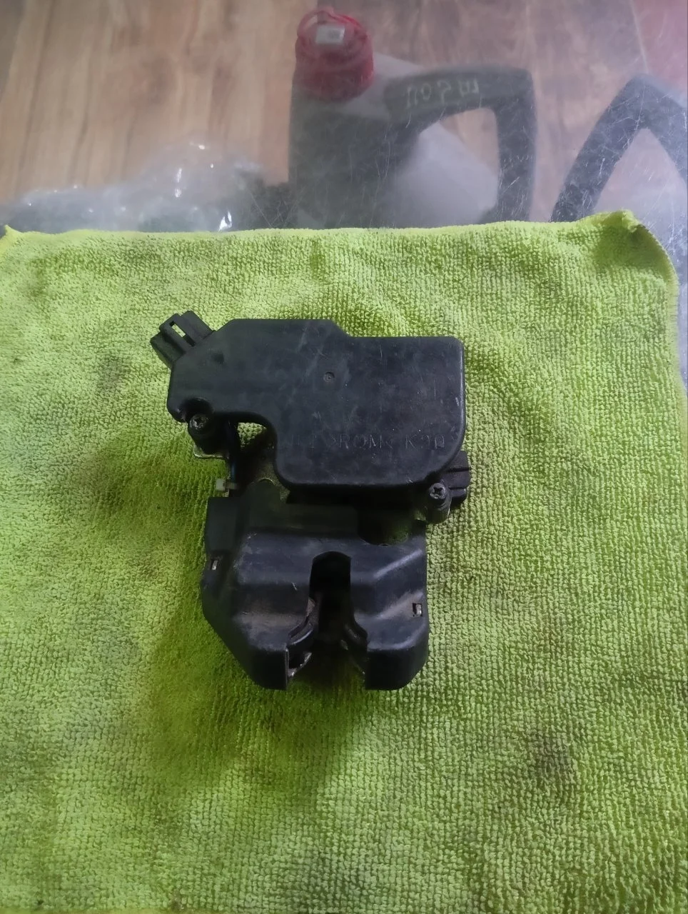 Замок багажника Honda Civic 8 2009-2011 74851SNAG01 4D