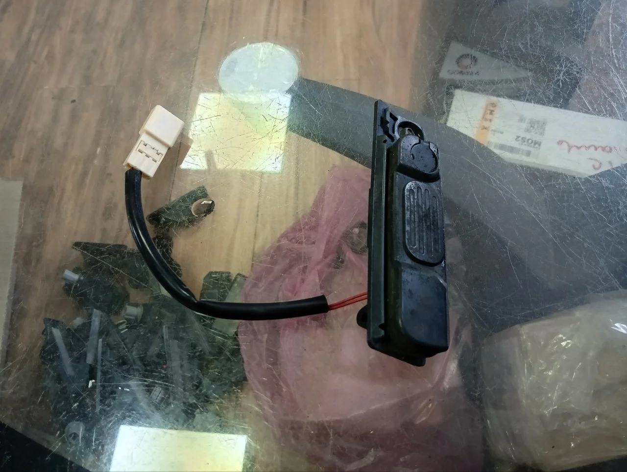 Кнопка открытия багажника Mitsubishi ASX 2010-2020 5810A047