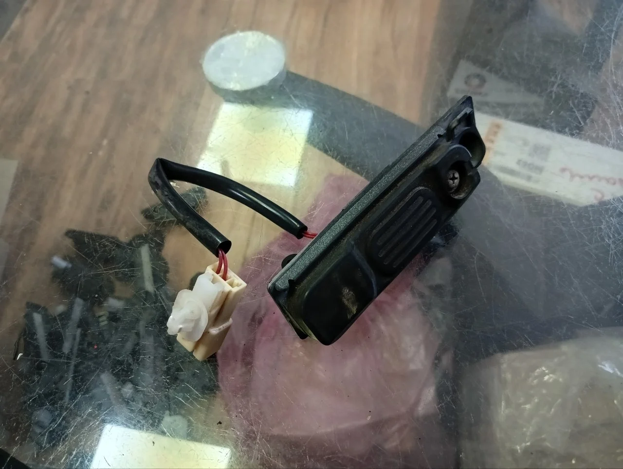 Кнопка открытия багажника Mitsubishi ASX 2010-2020 5810A047