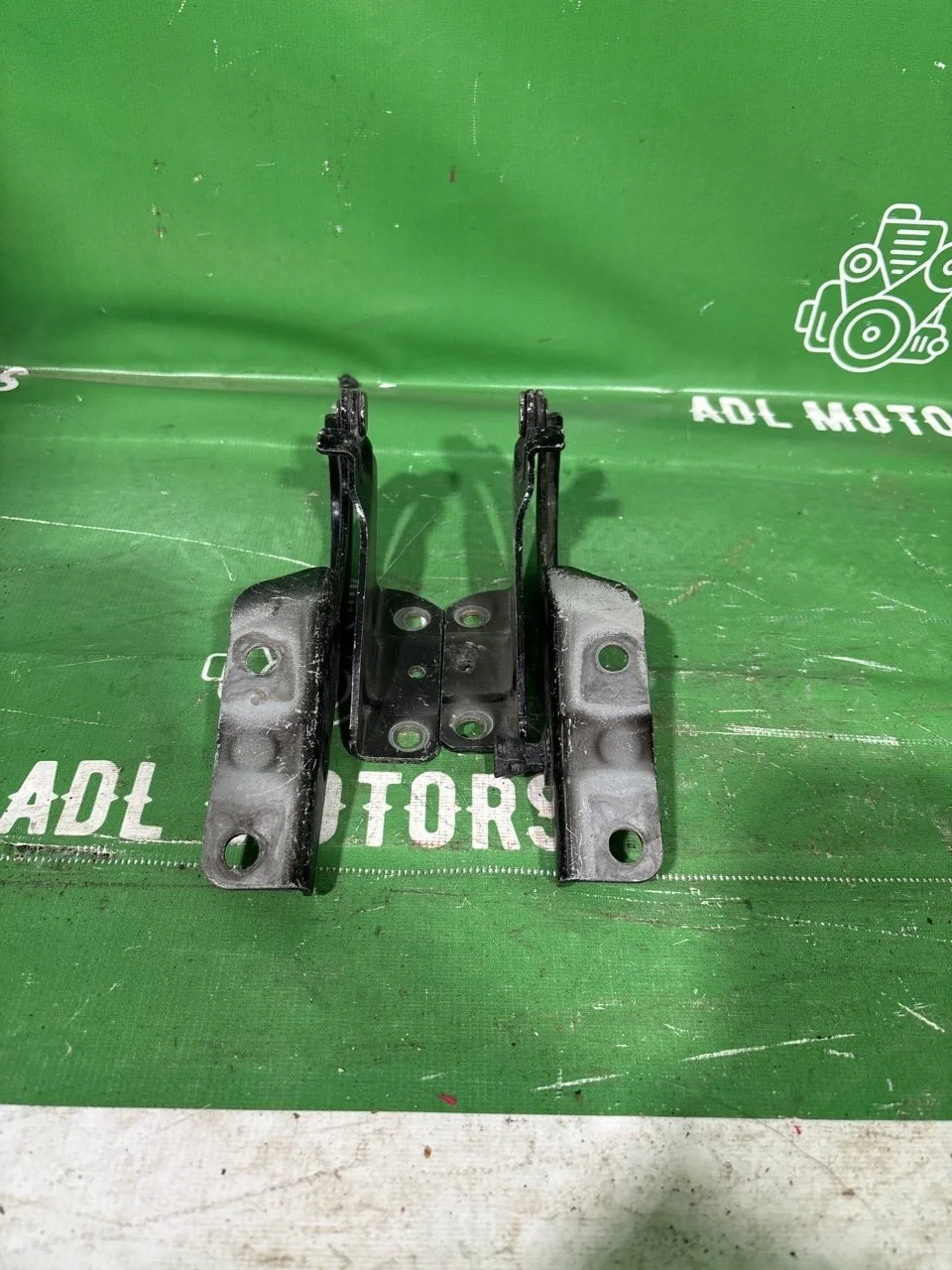 Петля капота Peugeot 4007 2007-2012 MN175242