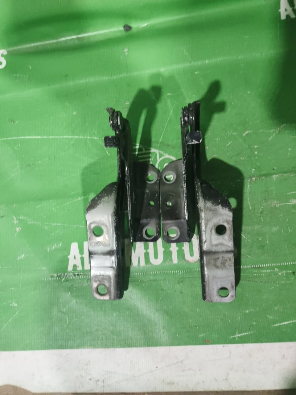 Петля капота Peugeot 4007 2007-2012 MN175242