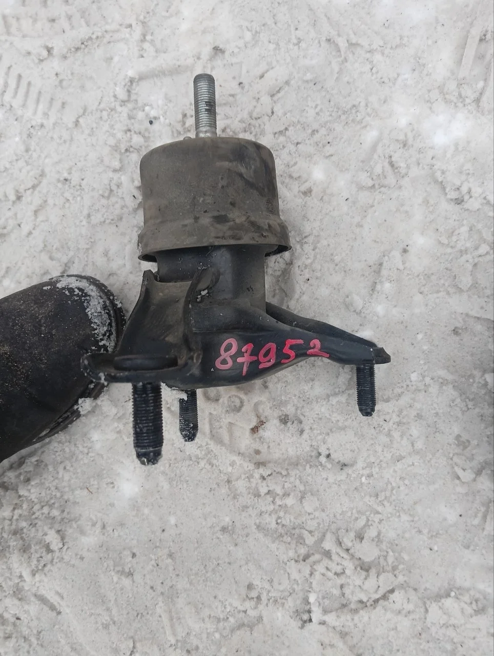 Опора двигателя Toyota Camry 2012-2017 1236136080 50 55, левая