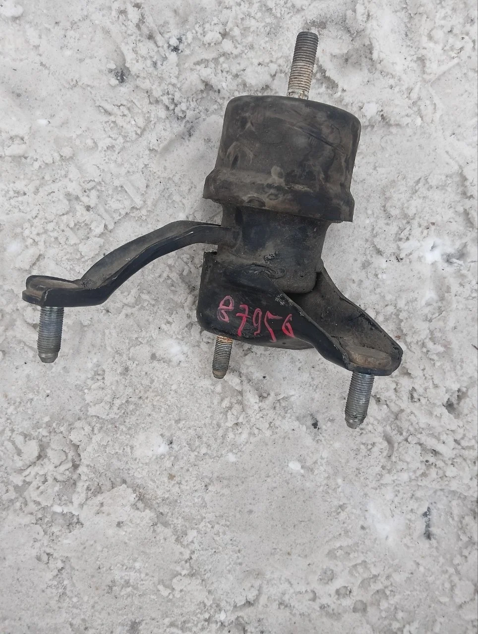 Опора двигателя Toyota Camry 2012-2017 1236136080 50 55, левая