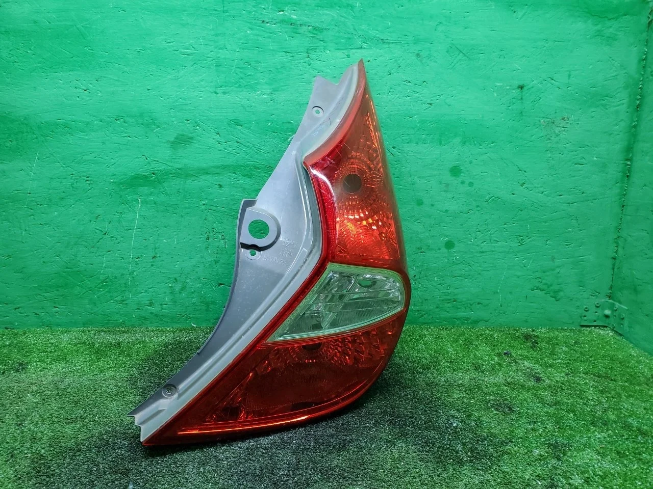 Фонарь Hyundai Solaris 2010-2017 924021R220, задний правый