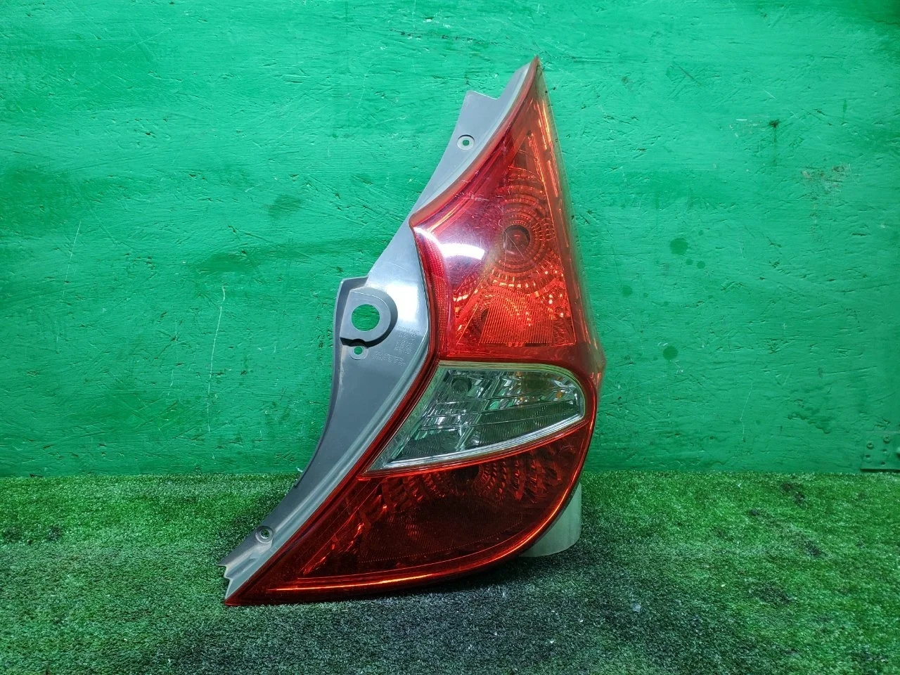 Фонарь Hyundai Solaris 2010-2017 924021R220, задний правый