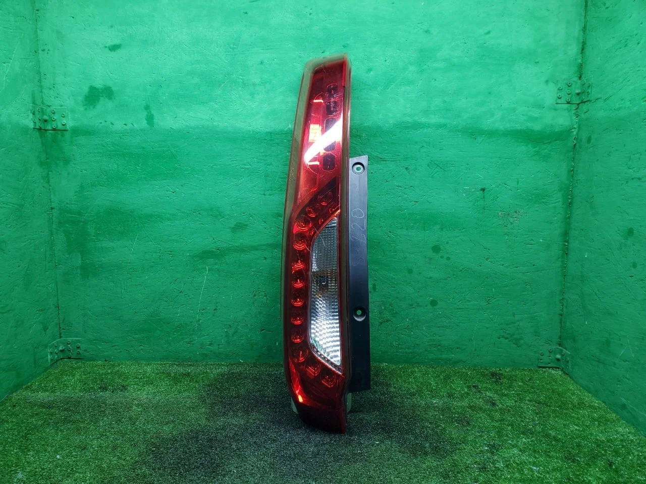 Фонарь Nissan X-Trail 2010-2015 265553UB0A T31, задний левый