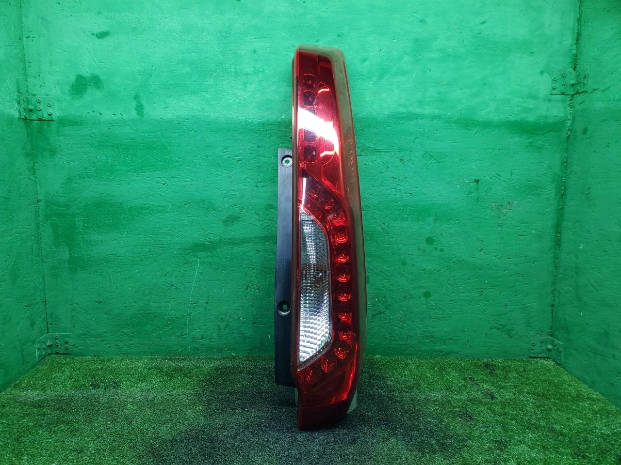 Фонарь Nissan X-Trail 2010-2015 265503UB0A T31, задний правый