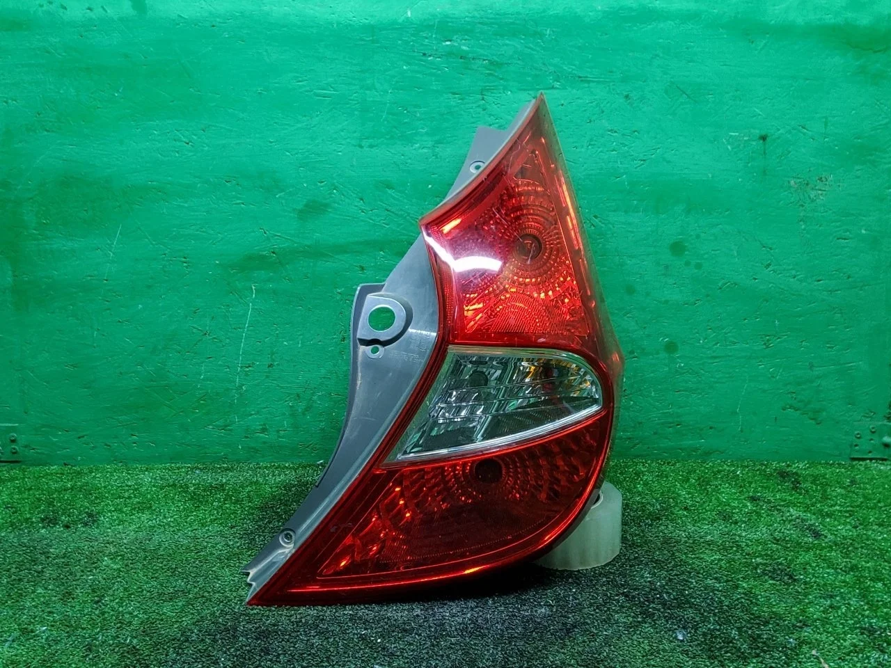 Фонарь Hyundai Solaris 2010-2017 924021R220, задний правый