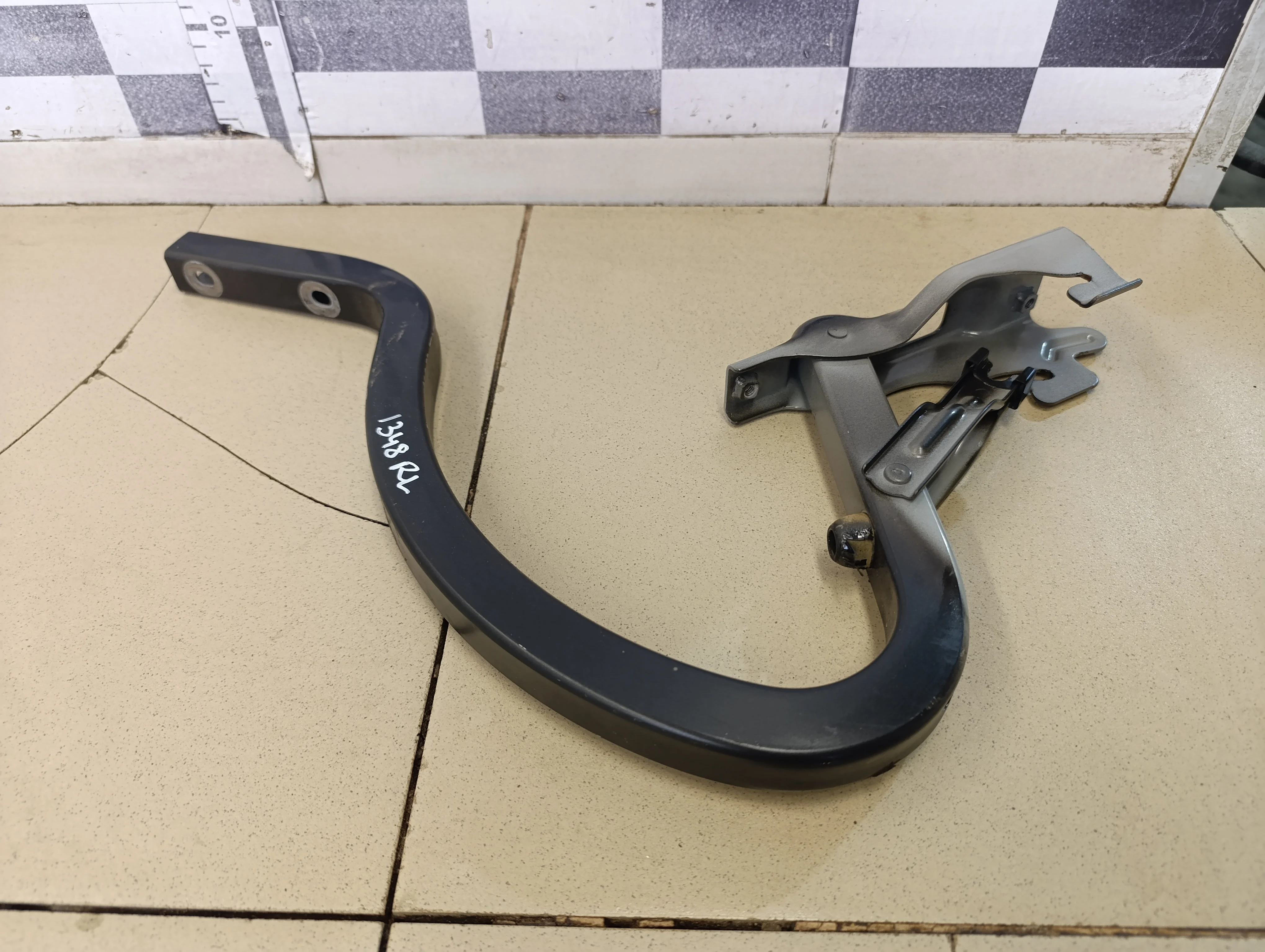 Петля крышки багажника Solaris 2017>