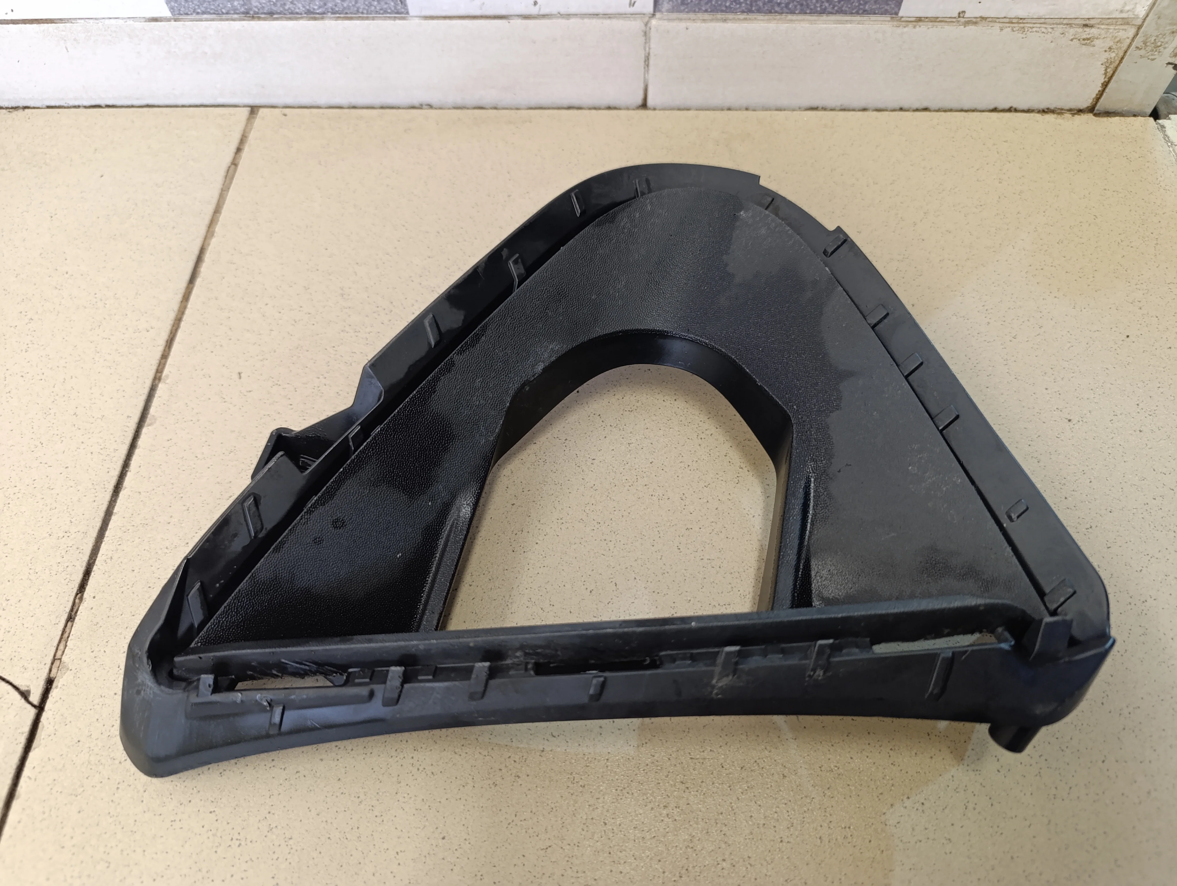 Рамка противотуманой фары левой Solaris 2017>