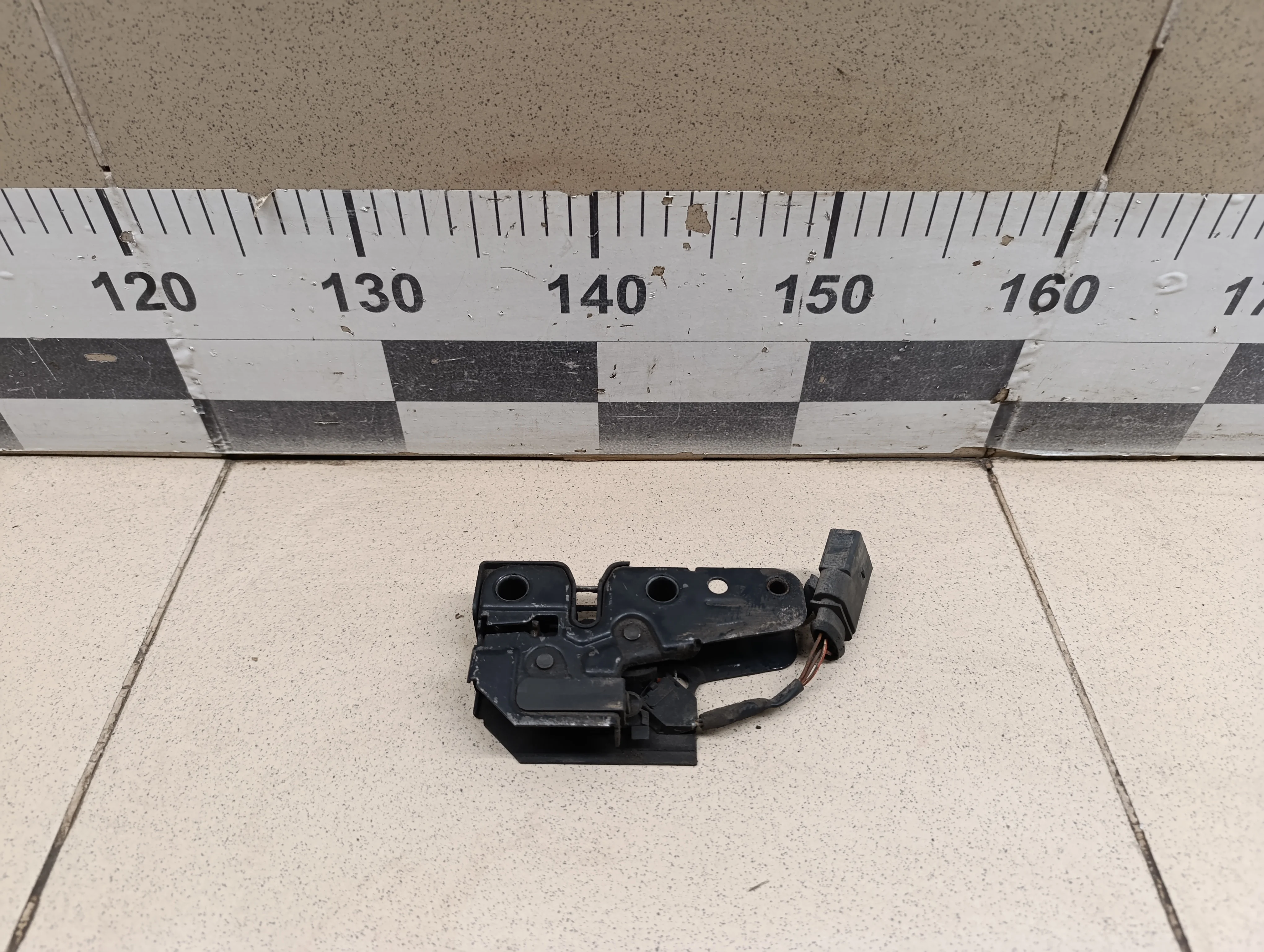 Замок капота Cayenne 2003-2010