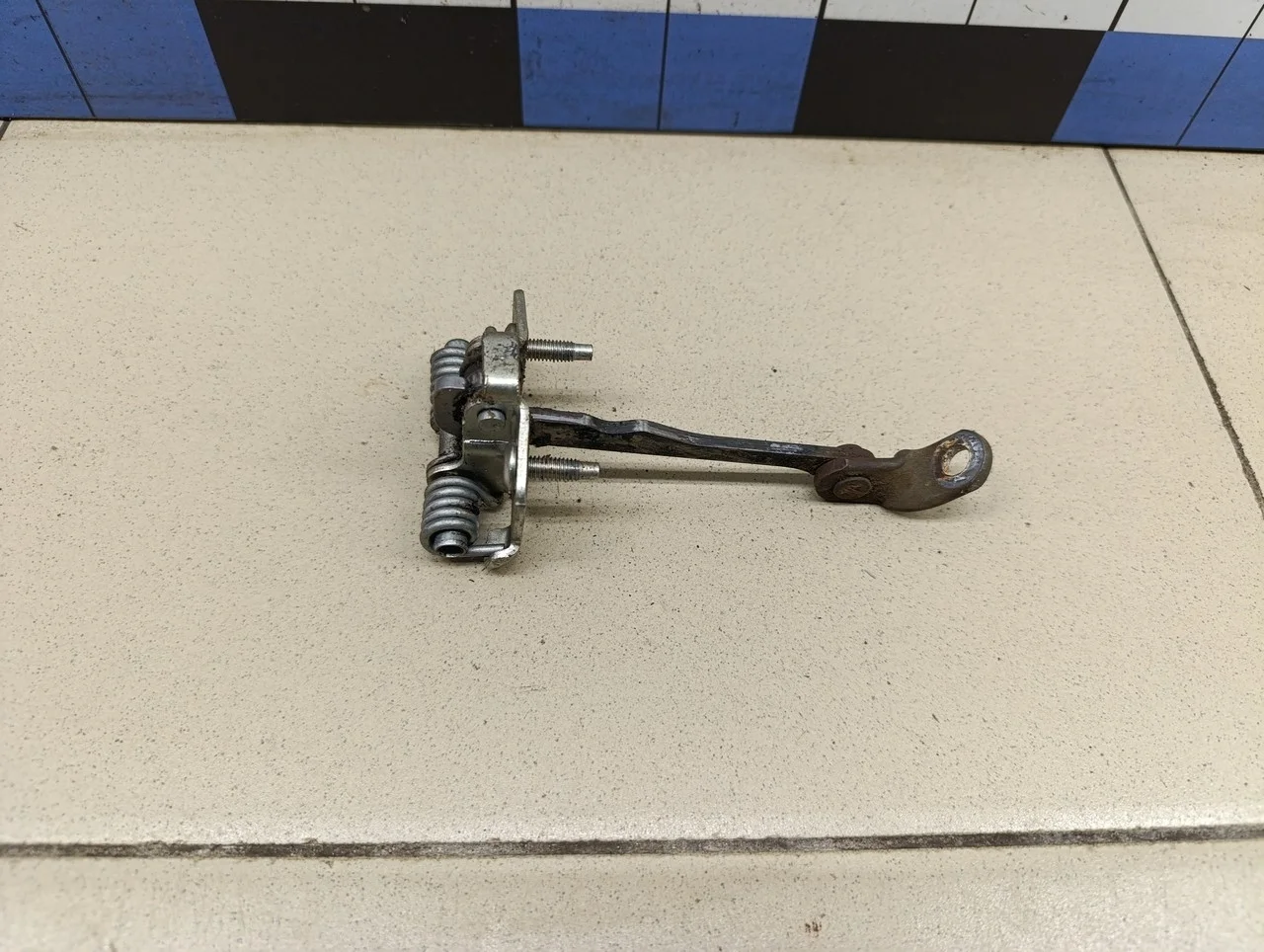 Ограничитель двери Duster 2012>