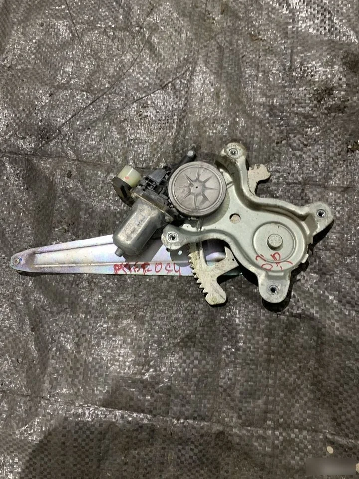 Стеклоподъёмник задний R Mitsubishi Pajero Sport 2