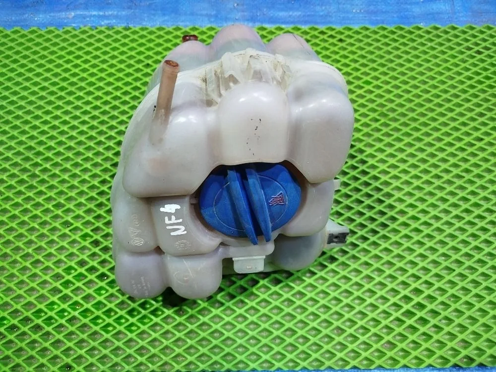 Бачок расширительный VW Touareg 2 NF