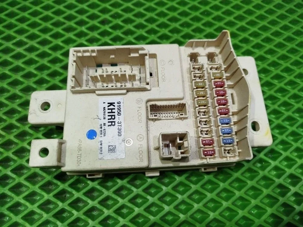 Блок предохранителей салонный Kia Quoris 1 KH 3.8