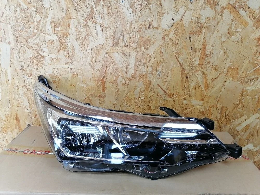 Фара правая Toyota Corolla XI рестайлинг (2015—2019)