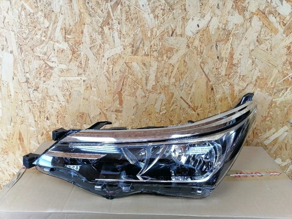 Фара левая Toyota Corolla XI рестайлинг (2015—2019)