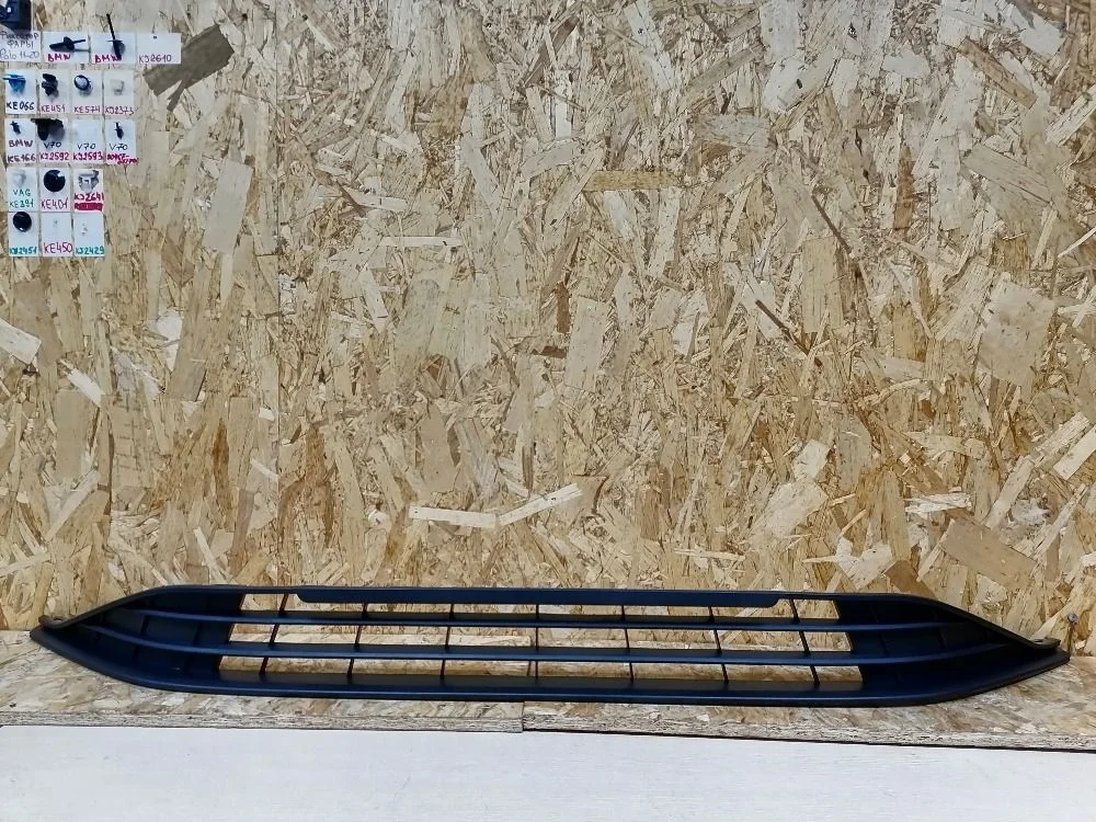 Решетка бампера перед. центр. Volkswagen Polo VI (2020—2023)