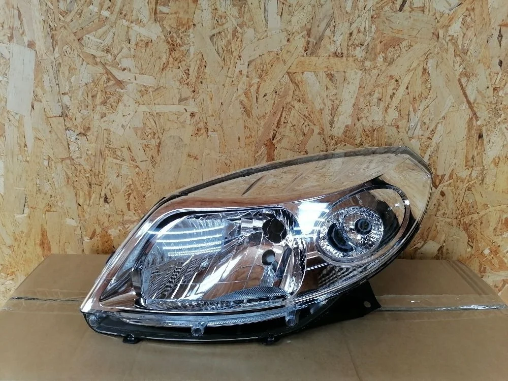 Фара левая Renault Sandero I (2009—2014)