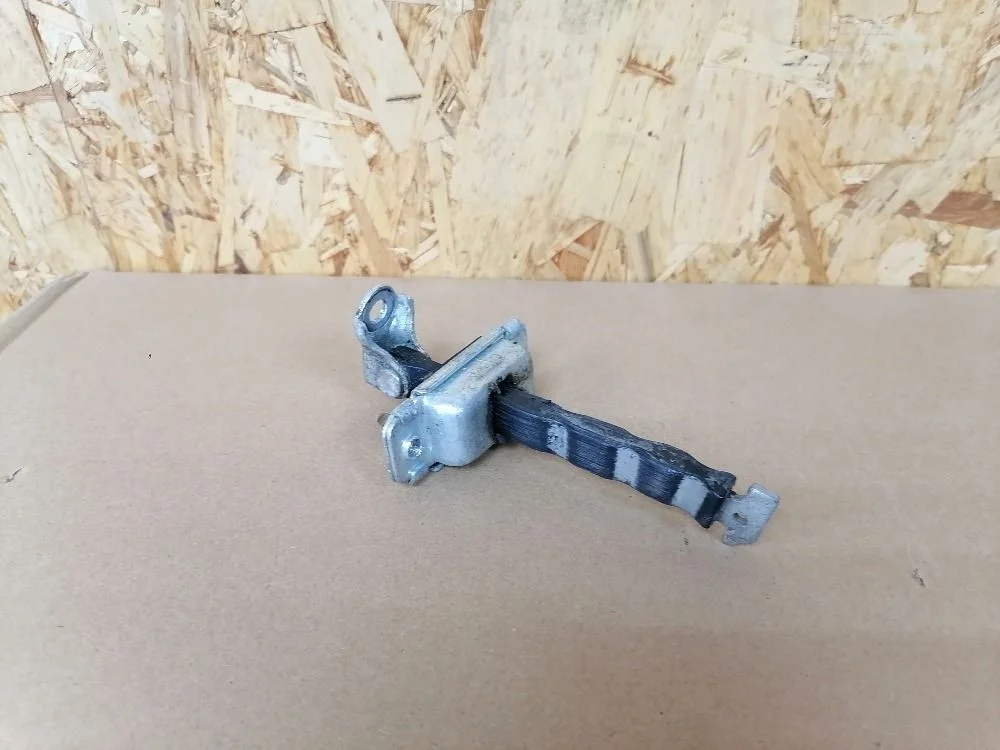 Ограничитель двери пер. лев. Hyundai Solaris II рестайлинг (2020—2025)