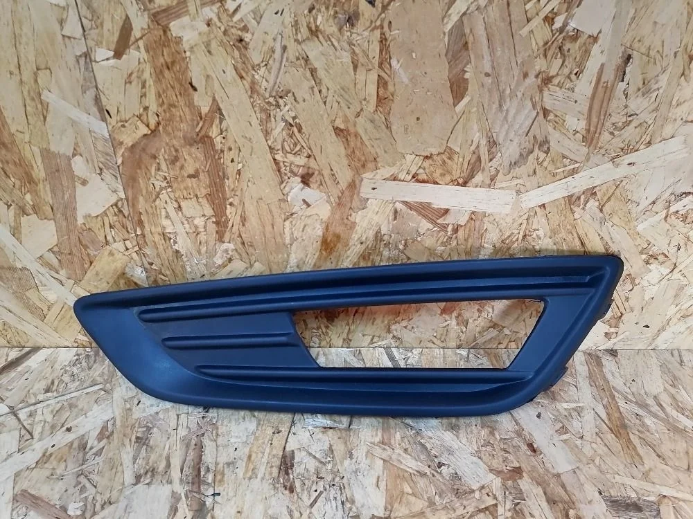 Решетка бампера левая (под ПТФ) Ford Focus III рестайлинг (2014—2019)