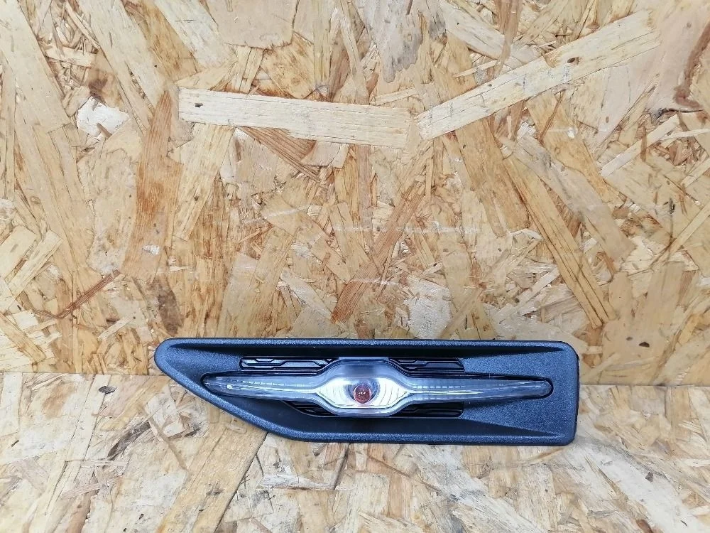 Повторитель поворота в крыло лев. Kia Rio III (2011—2015)