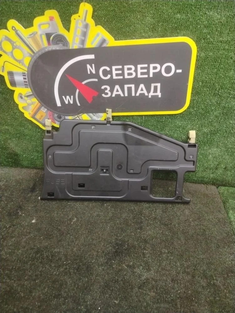 Накладка на торпедо Lexus LX570 2008 5560760110 URJ201 3URFE, правая