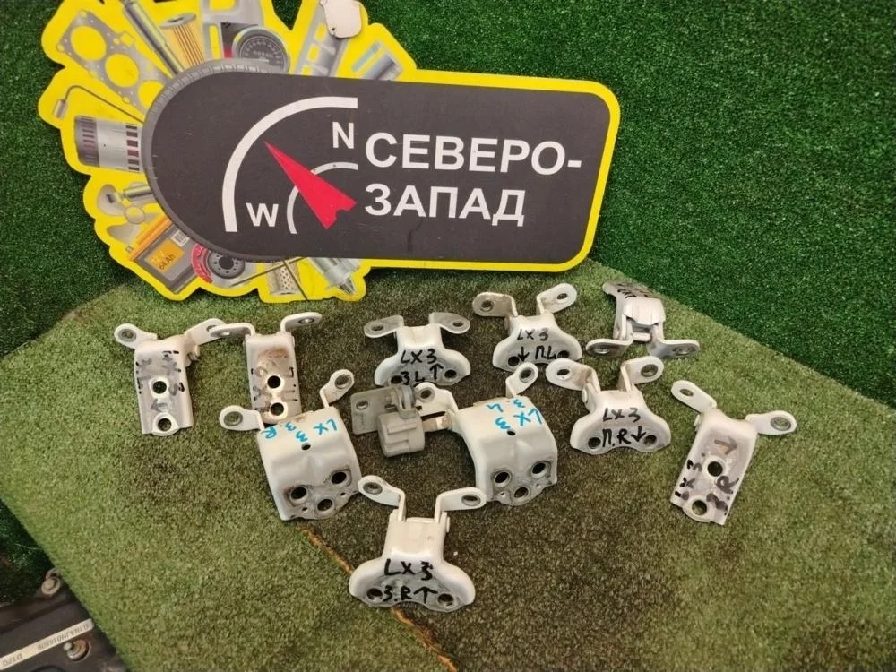 Петля двери Lexus LX570 2008 6874012120 URJ201 3URFE, передняя левая