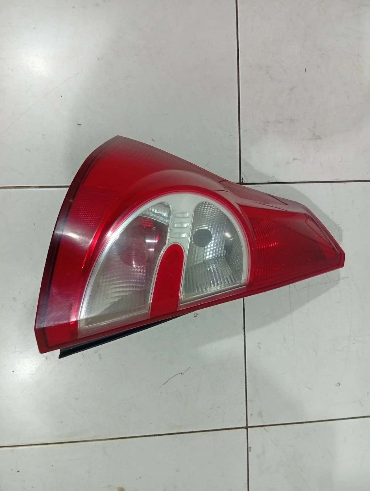 Фонарь Renault Sandero I (2009—2014) Зад Лево