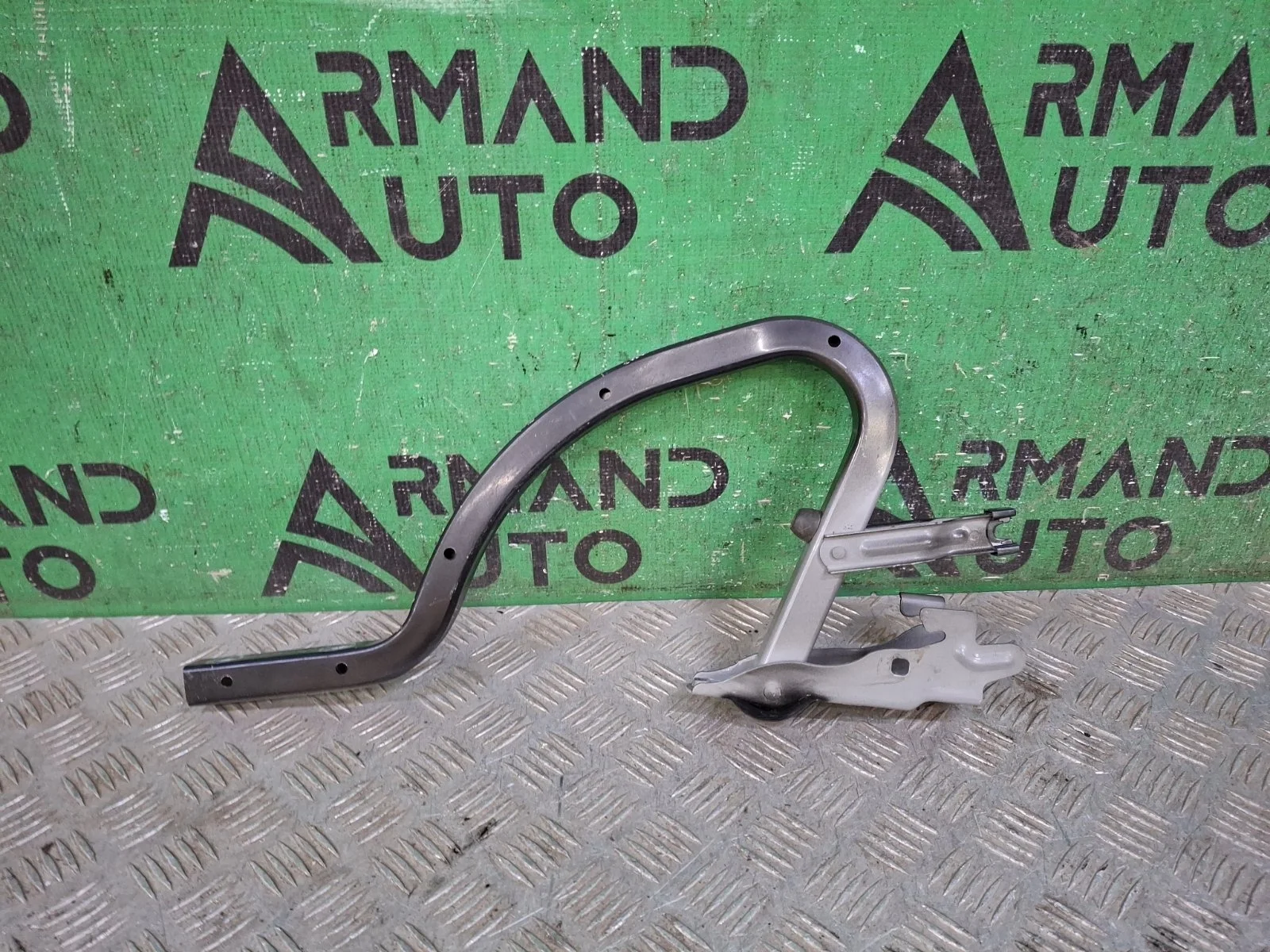 Петля крышки багажника Kia Rio 2017-нв 4 FB