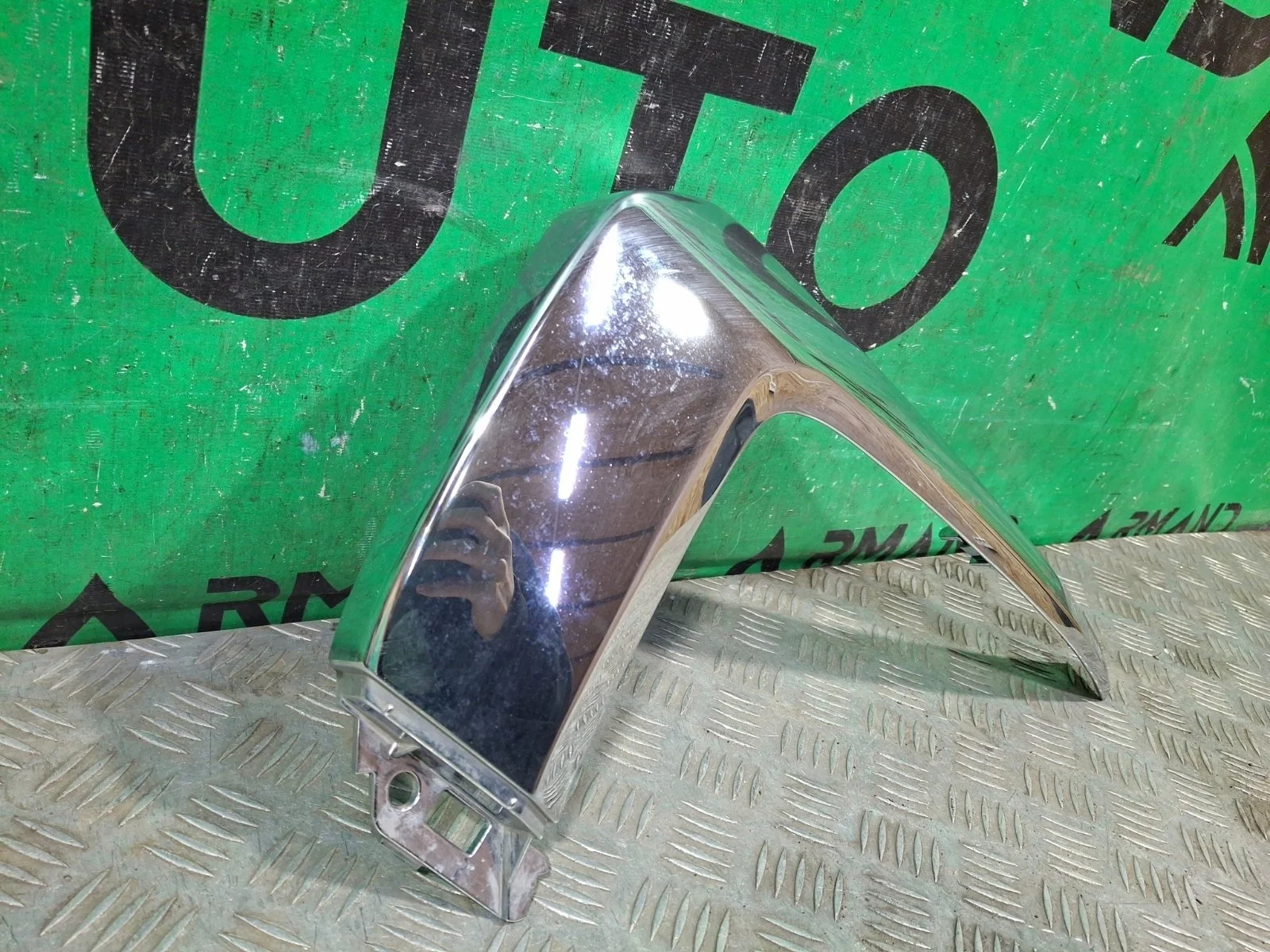 Накладка бампера Mitsubishi Outlander 2015-нв 3