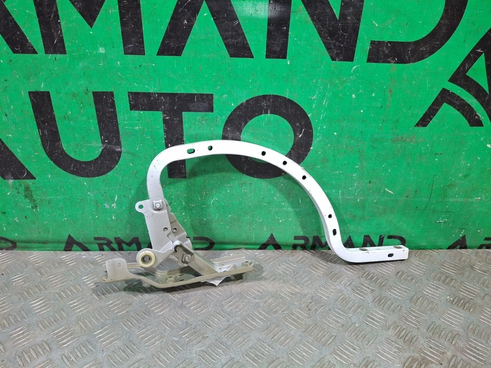 Петля крышки багажника Toyota Camry 2017-нв 8 XV70